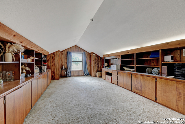 Listing photo id 30 for 3136 Bolton  