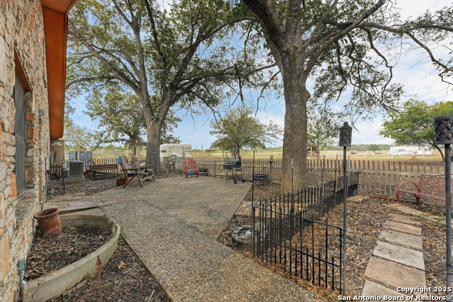 Listing photo id 31 for 3136 Bolton  