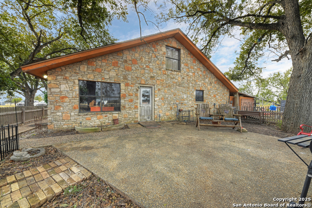 Listing photo id 32 for 3136 Bolton  