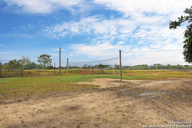 Listing photo id 33 for 3136 Bolton  