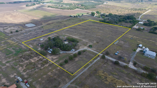 Listing photo id 37 for 3136 Bolton  