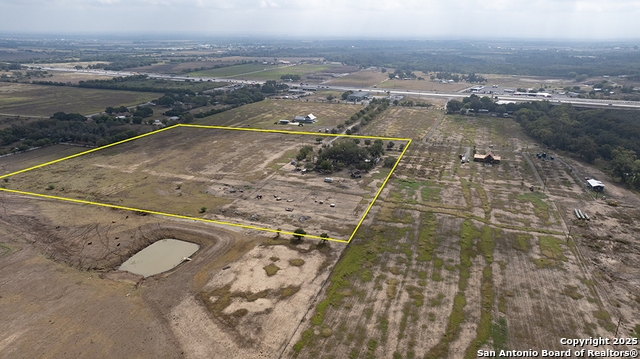 Listing photo id 40 for 3136 Bolton  