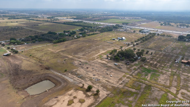 Listing photo id 41 for 3136 Bolton  