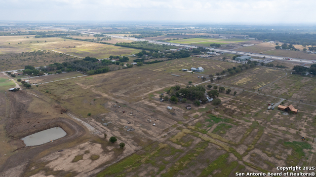 Listing photo id 43 for 3136 Bolton  