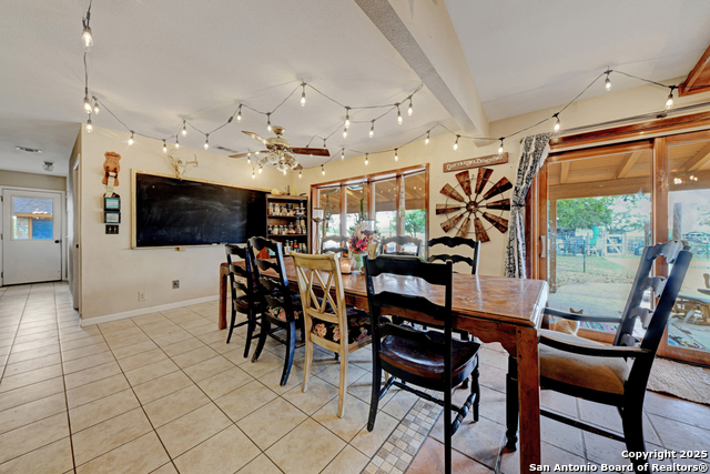 Listing photo id 3 for 3136 Bolton  