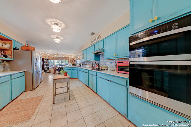 Listing photo id 7 for 3136 Bolton  