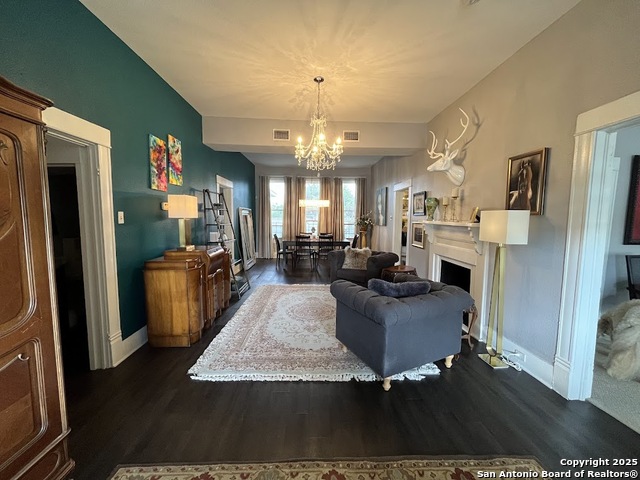 Image 2 of 44 For 519 Monumental