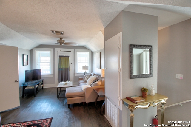 Image 27 of 53 For 519 Monumental