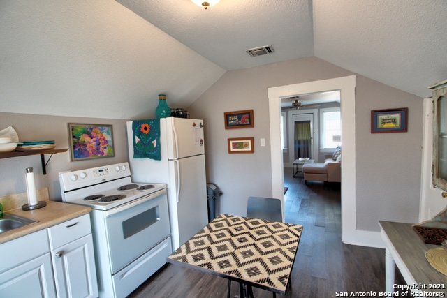 Image 32 of 53 For 519 Monumental