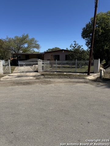 Image 12 of 23 For 5247 Village Glen