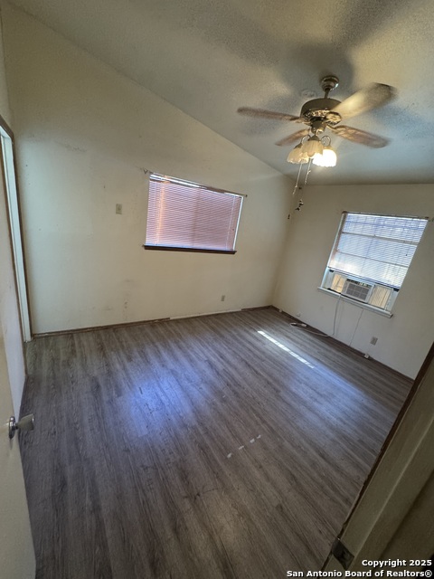 Image 14 of 23 For 5247 Village Glen