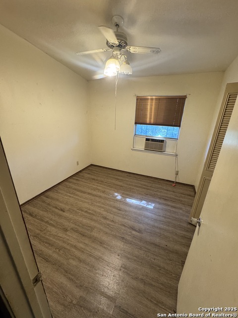 Image 15 of 23 For 5247 Village Glen