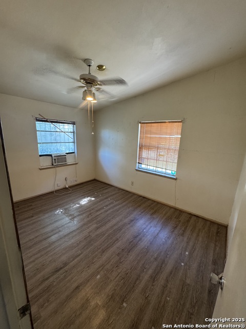 Image 16 of 23 For 5247 Village Glen