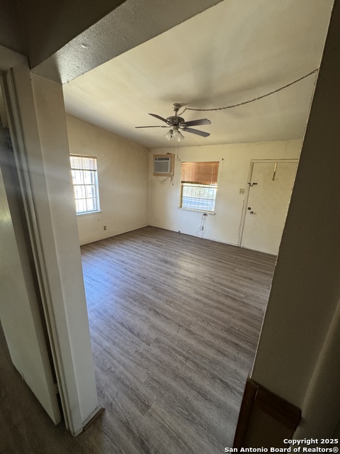 Image 17 of 23 For 5247 Village Glen