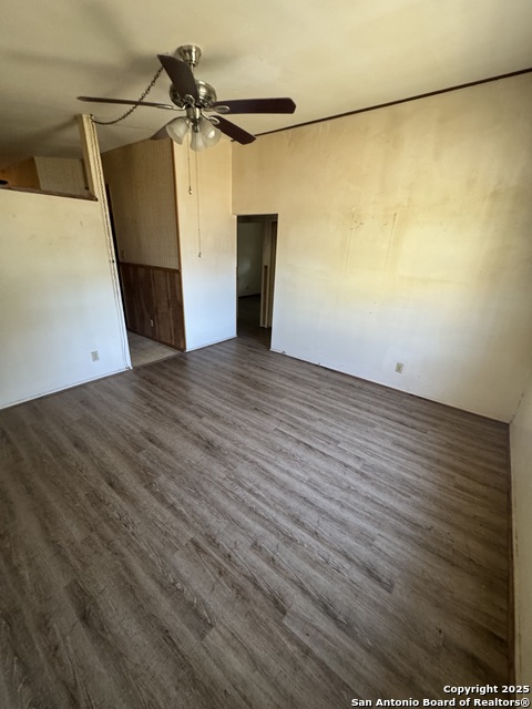 Image 18 of 23 For 5247 Village Glen