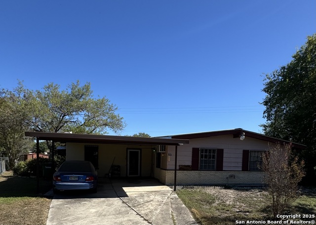 Image 2 of 23 For 5247 Village Glen