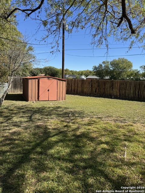 Image 5 of 23 For 5247 Village Glen