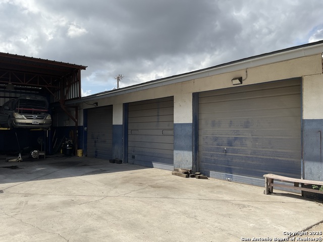 Listing photo id 8 for 1414 Zarzamora N