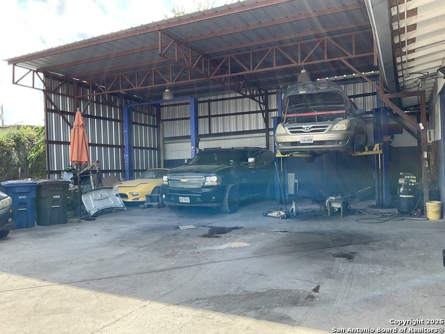 Listing photo id 9 for 1414 Zarzamora N