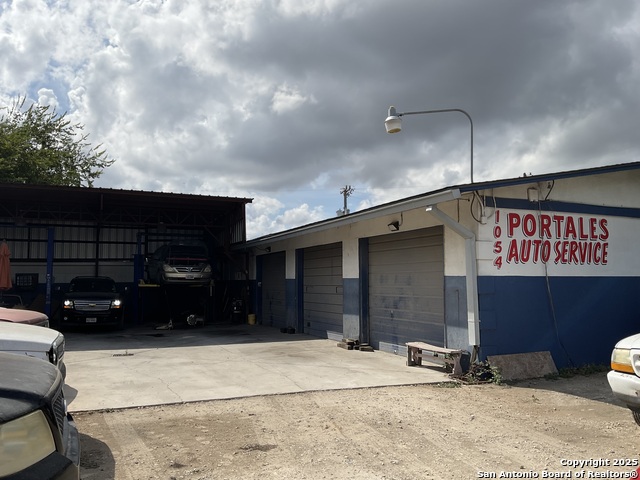 Listing photo id 12 for 1414 Zarzamora N