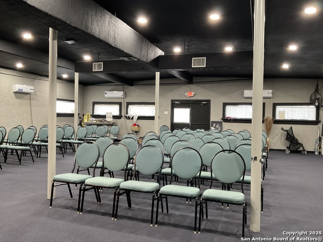 Listing photo id 16 for 1414 Zarzamora N