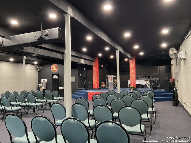 Listing photo id 17 for 1414 Zarzamora N