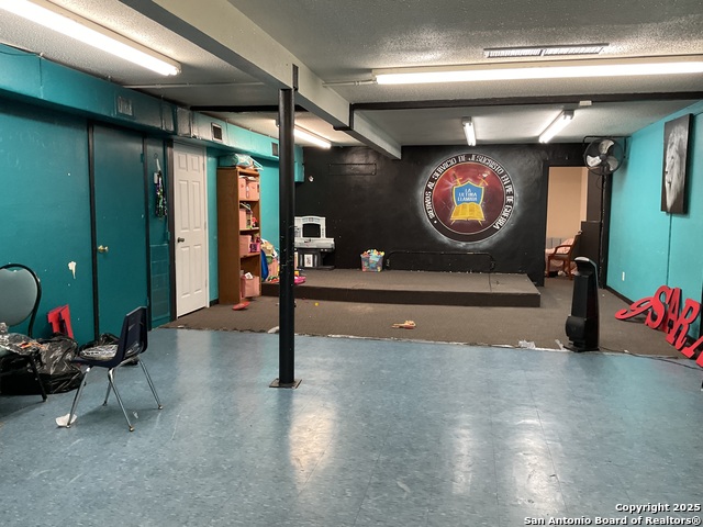 Listing photo id 23 for 1414 Zarzamora N