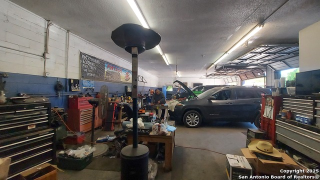 Listing photo id 27 for 1414 Zarzamora N