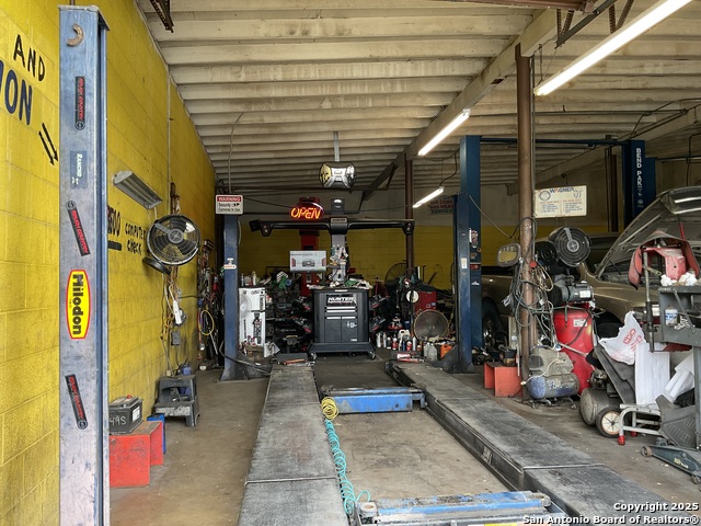 Listing photo id 7 for 1414 Zarzamora N