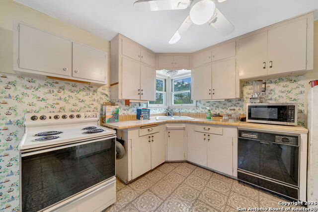 Listing photo id 11 for 1531 Lawndale