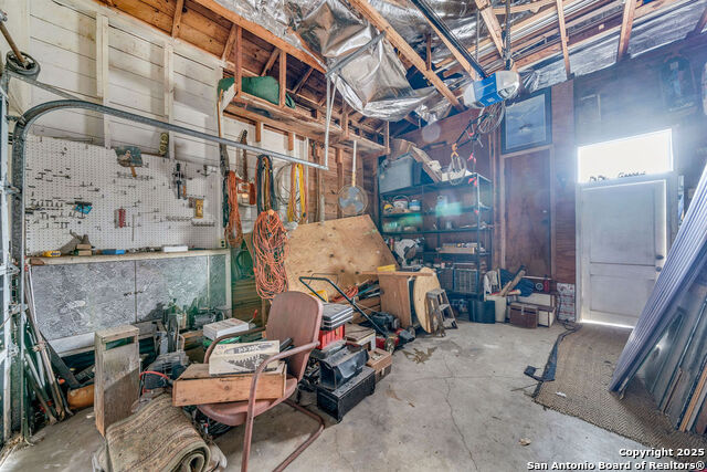 Listing photo id 18 for 1531 Lawndale