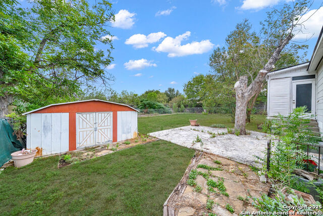 Listing photo id 19 for 1531 Lawndale