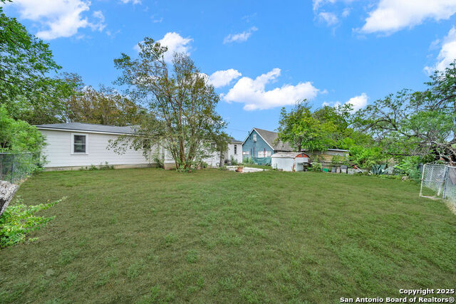 Listing photo id 20 for 1531 Lawndale