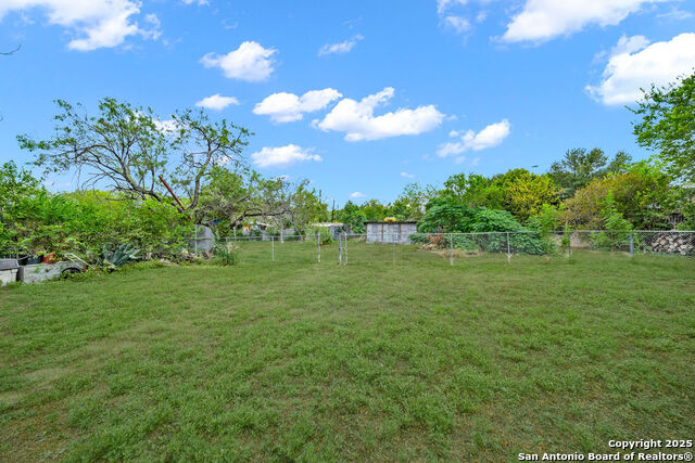 Listing photo id 2 for 1531 Lawndale