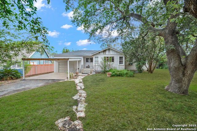 Listing photo id 4 for 1531 Lawndale