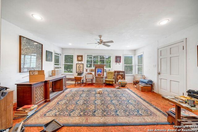 Listing photo id 7 for 1531 Lawndale