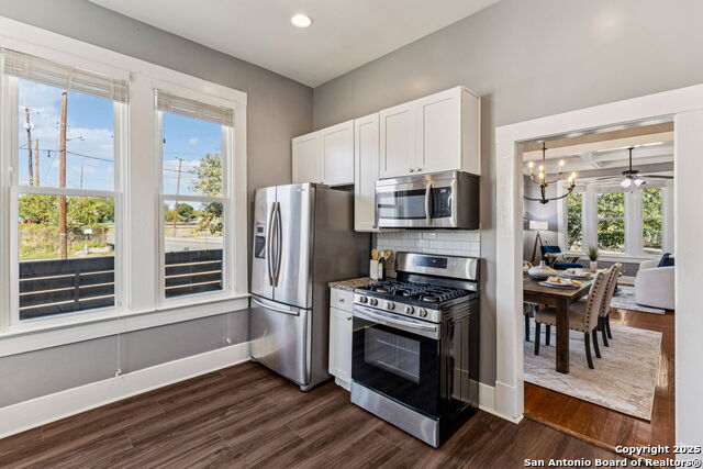 Listing photo id 8 for 2007 Presa St S