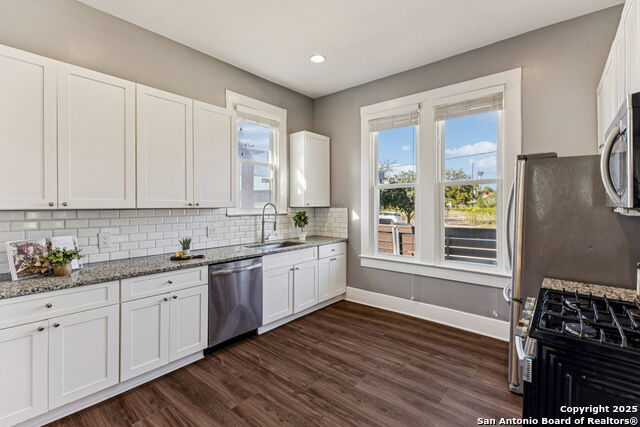 Listing photo id 9 for 2007 Presa St S