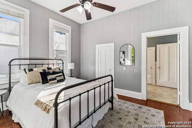 Listing photo id 10 for 2007 Presa St S