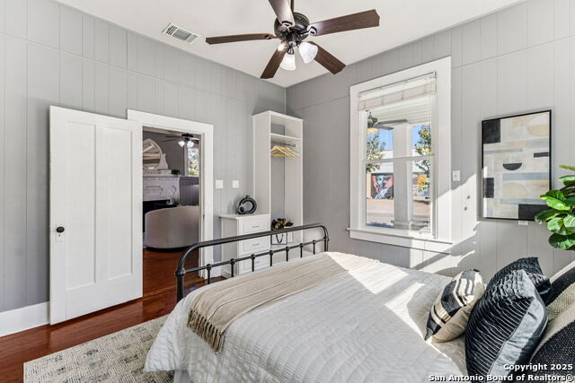 Listing photo id 12 for 2007 Presa St S