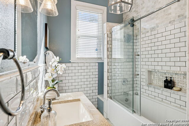 Listing photo id 13 for 2007 Presa St S