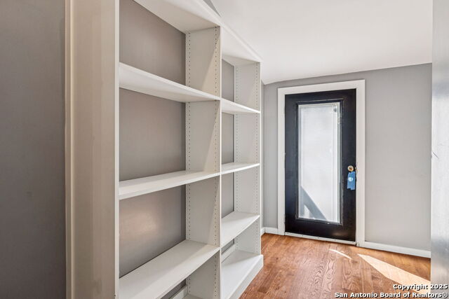 Listing photo id 17 for 2007 Presa St S