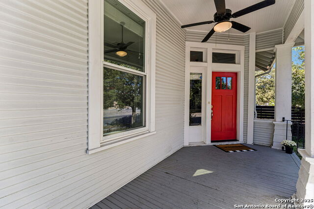 Listing photo id 0 for 2007 Presa St S