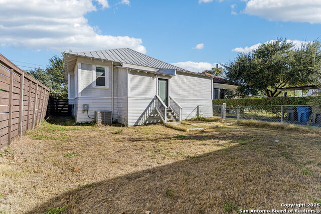 Listing photo id 18 for 2007 Presa St S