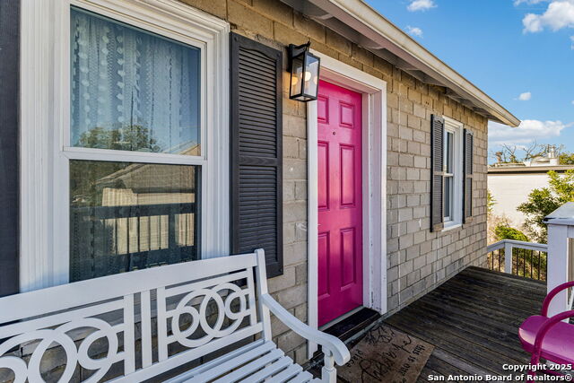 Listing photo id 19 for 2007 Presa St S