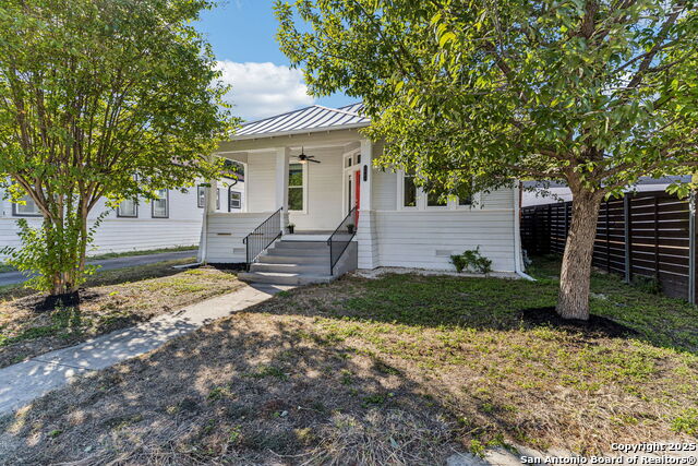 Listing photo id 1 for 2007 Presa St S