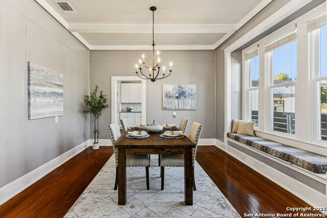 Listing photo id 3 for 2007 Presa St S