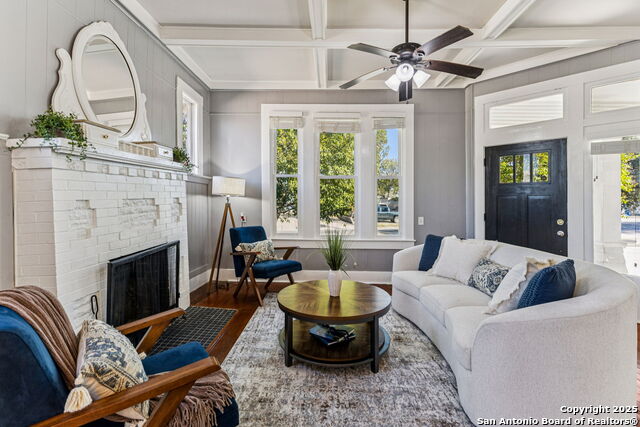 Listing photo id 5 for 2007 Presa St S