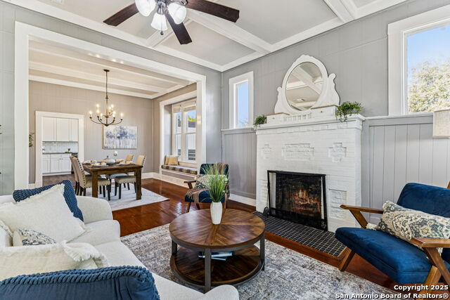 Listing photo id 6 for 2007 Presa St S