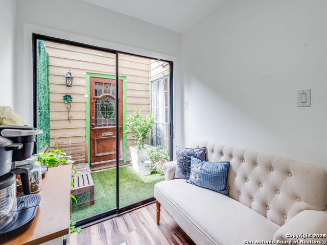 Listing photo id 11 for 3605 Hidden  E1